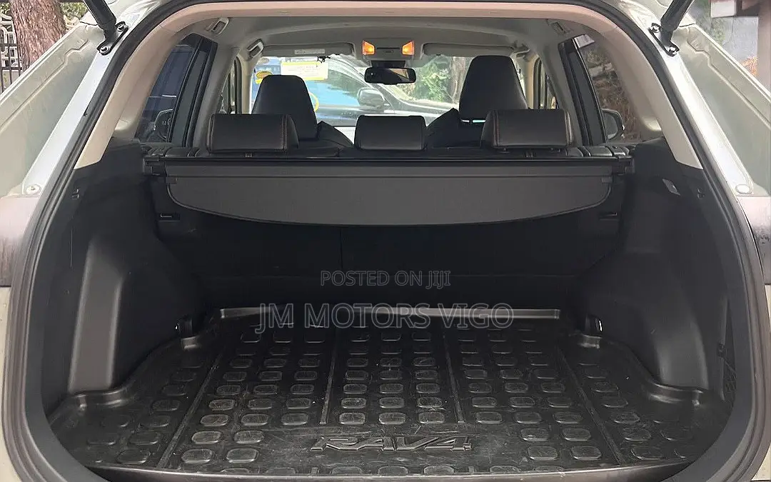 Toyota RAV4 2020 Green