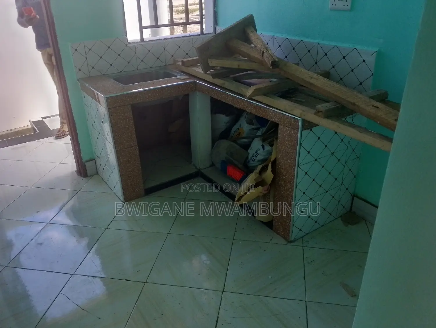 3bdrm Apartment in Mwambungu Broker, Mbagala for sale