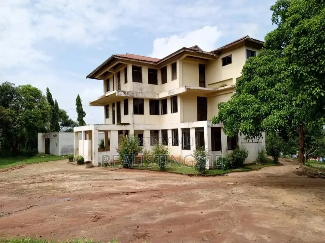 Mbezi Mwisho: Shule Inauzwa - Dar