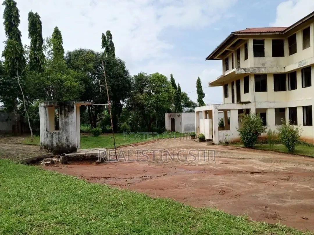 Mbezi Mwisho: Shule Inauzwa - Dar