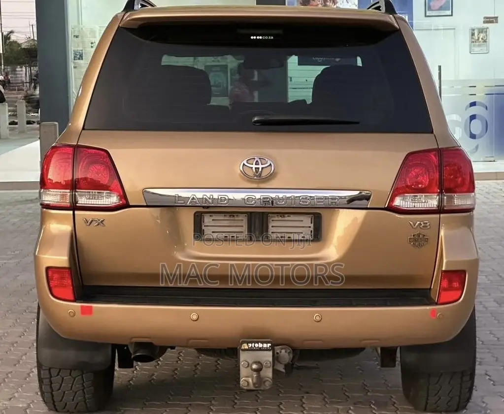Toyota Land Cruiser 4.5 V8 TD STD 2010 Gold