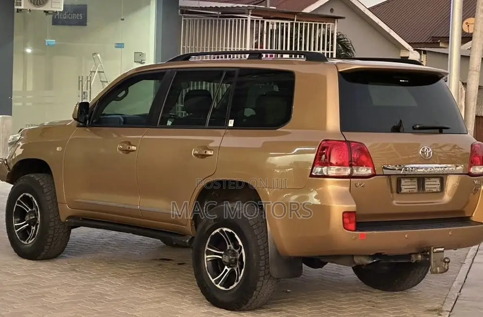 Toyota Land Cruiser 4.5 V8 TD STD 2010 Gold