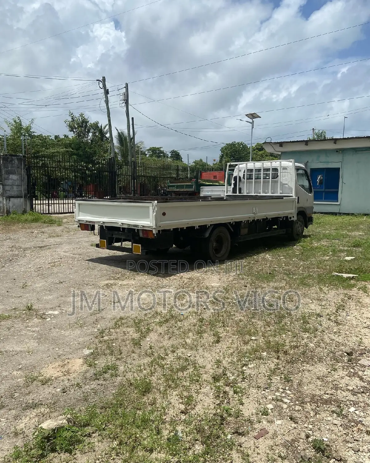 Mitsubishi Canter Flatbody
