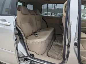 Toyota Raum 2011 Silver