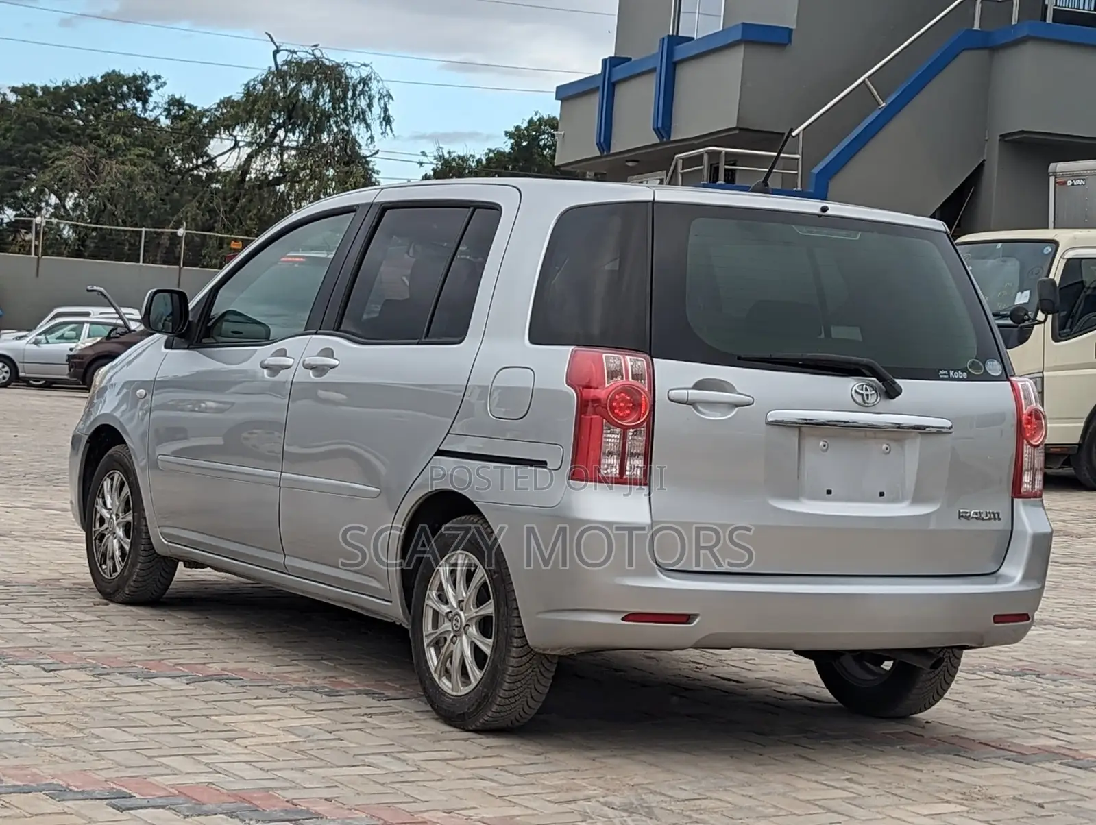 Toyota Raum 2011 Silver