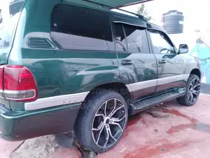 Toyota Land Cruiser 2000 Green