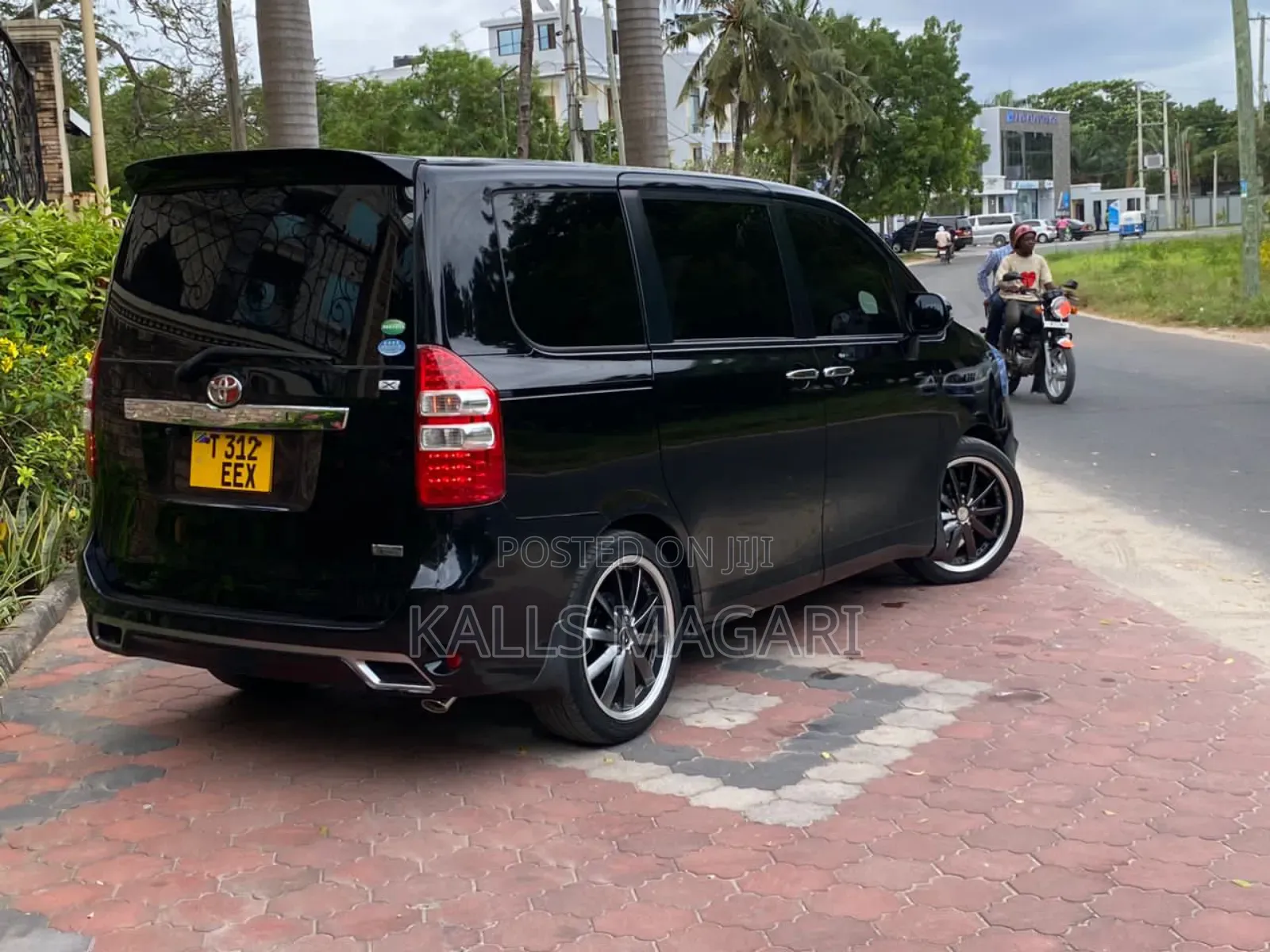 Toyota Noah 2011 Black