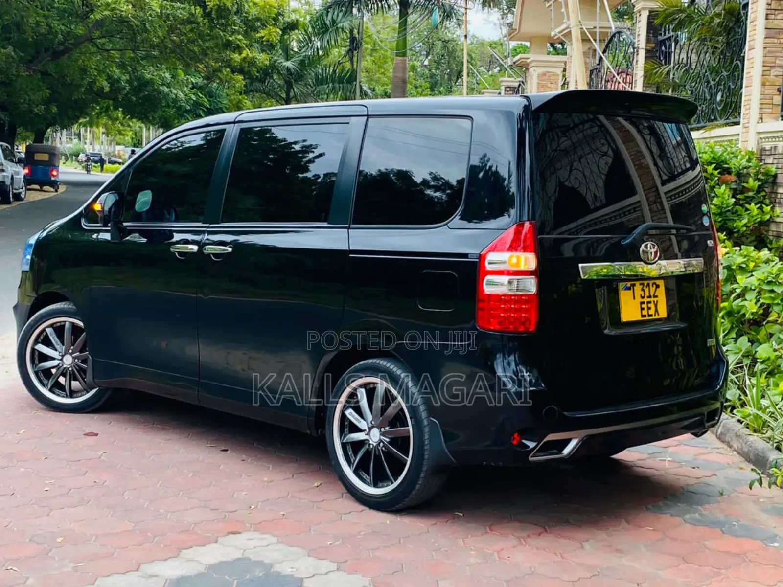 Toyota Noah 2011 Black