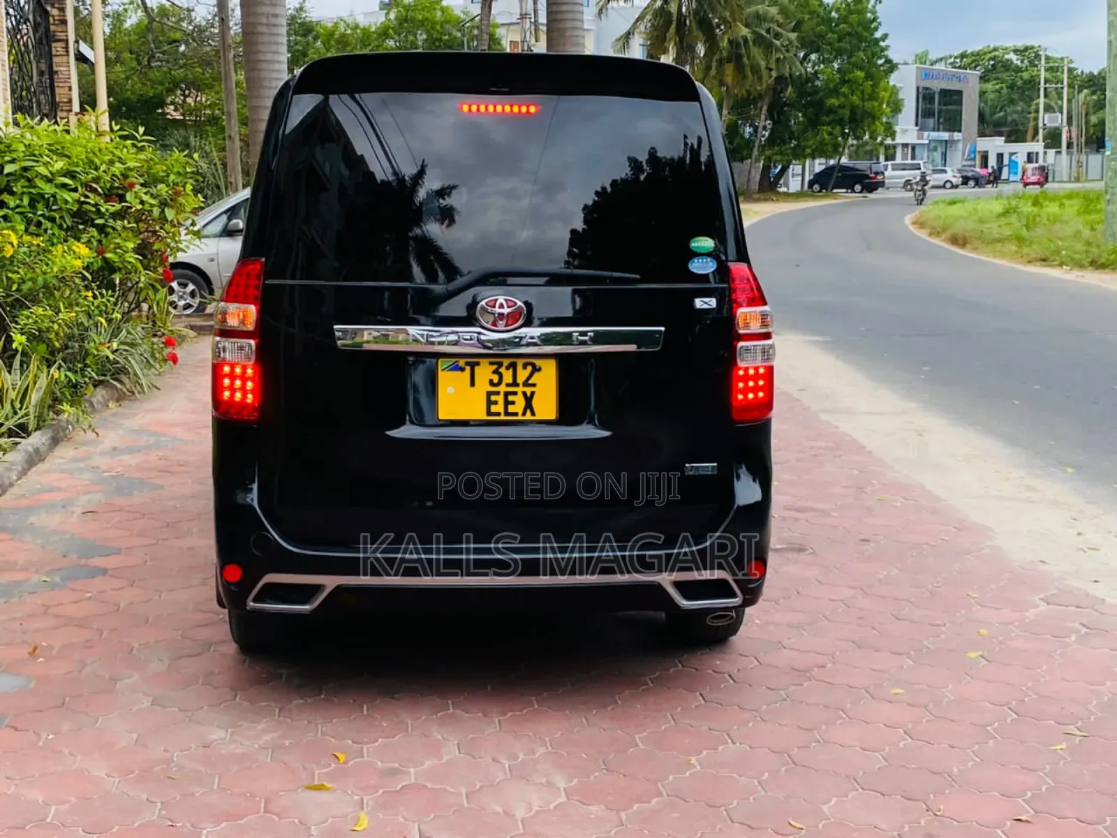 Toyota Noah 2011 Black