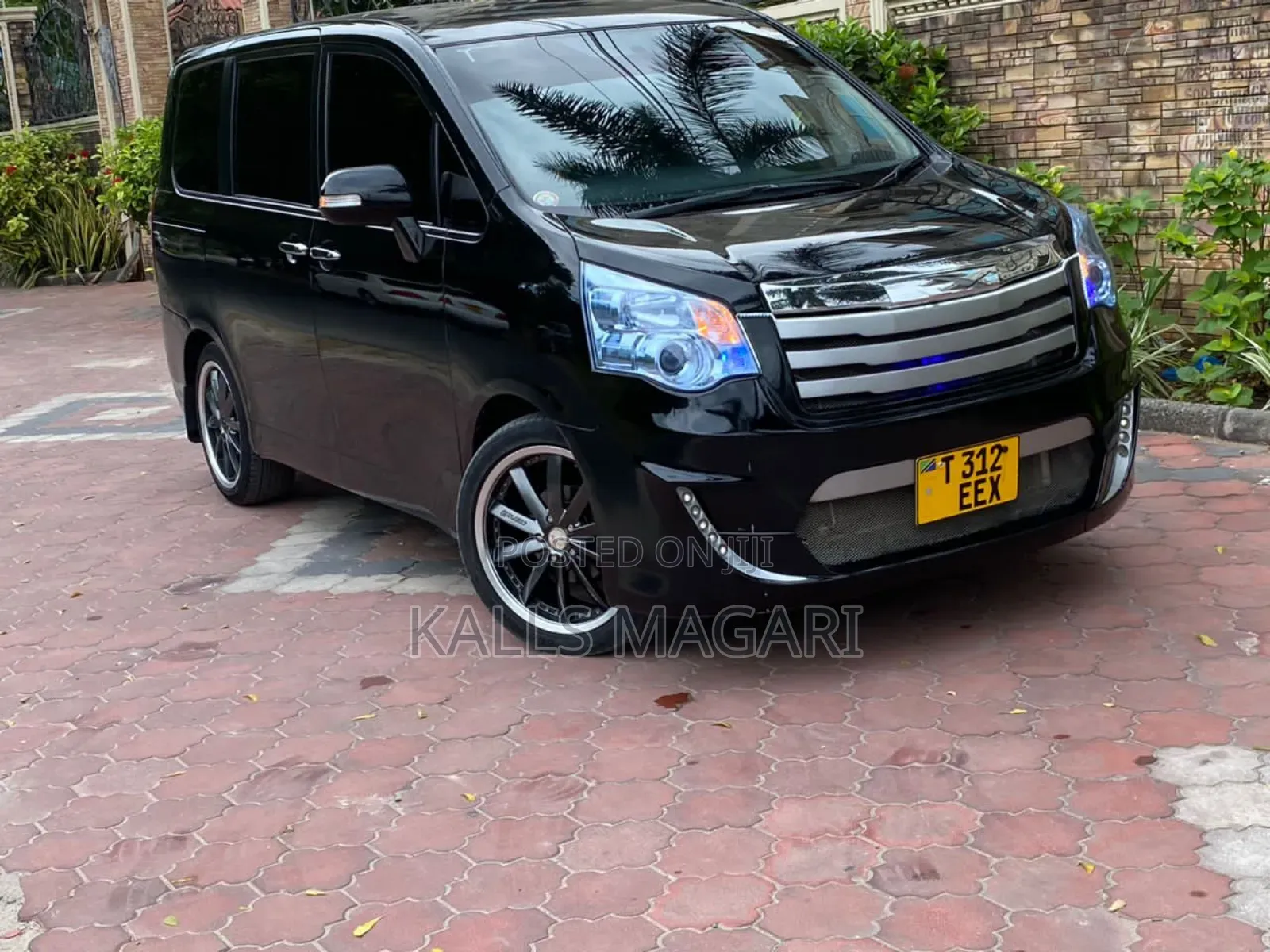 Toyota Noah 2011 Black