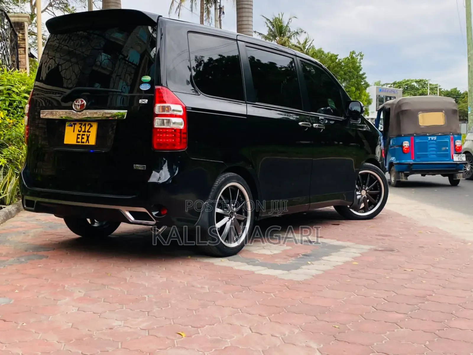 Toyota Noah 2011 Black