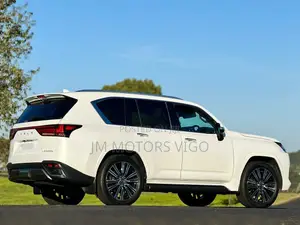 Lexus LX 2023 Pearl