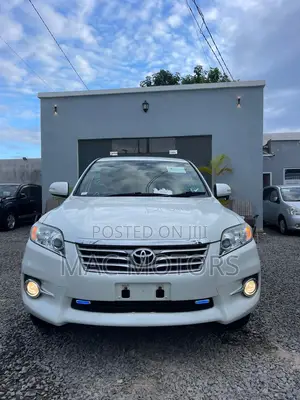 Toyota Vanguard 2012 White