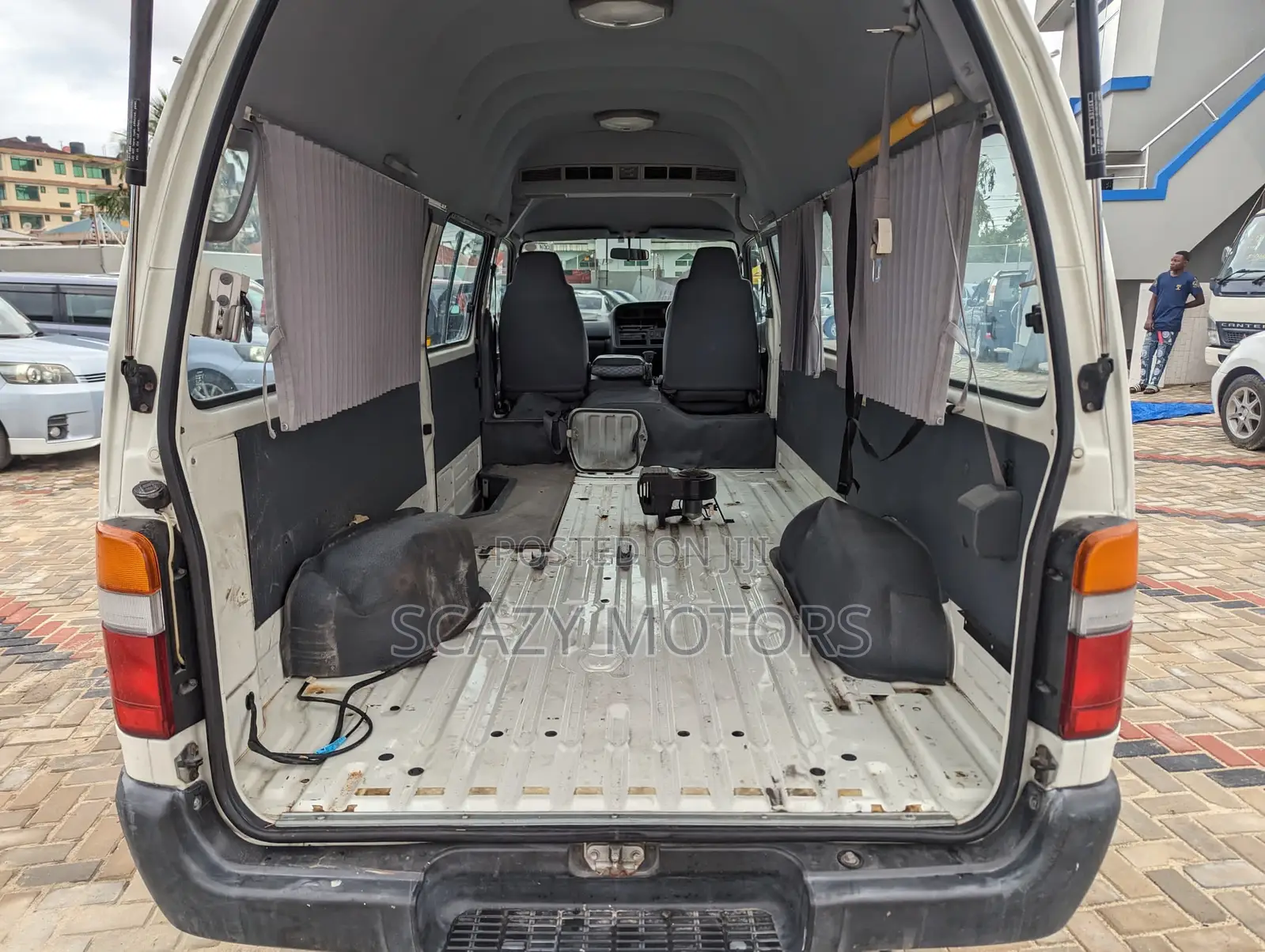 Toyota HiAce 2003 White