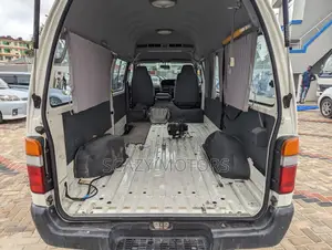 Toyota HiAce 2003 White