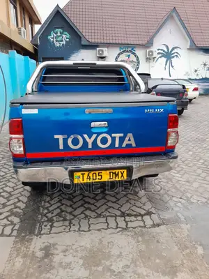 Toyota Hilux 2014 Blue