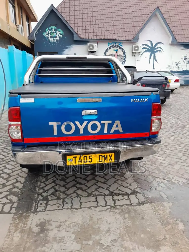 Toyota Hilux 2014 Blue