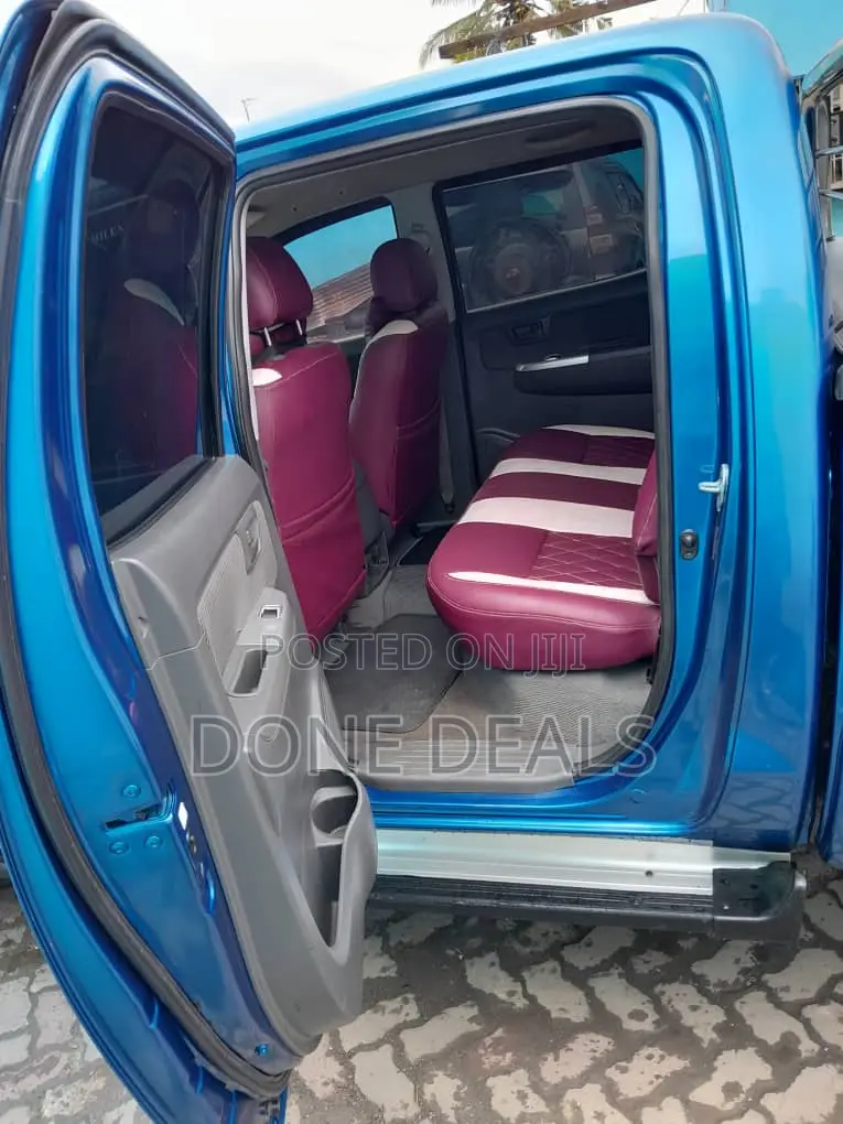 Toyota Hilux 2014 Blue