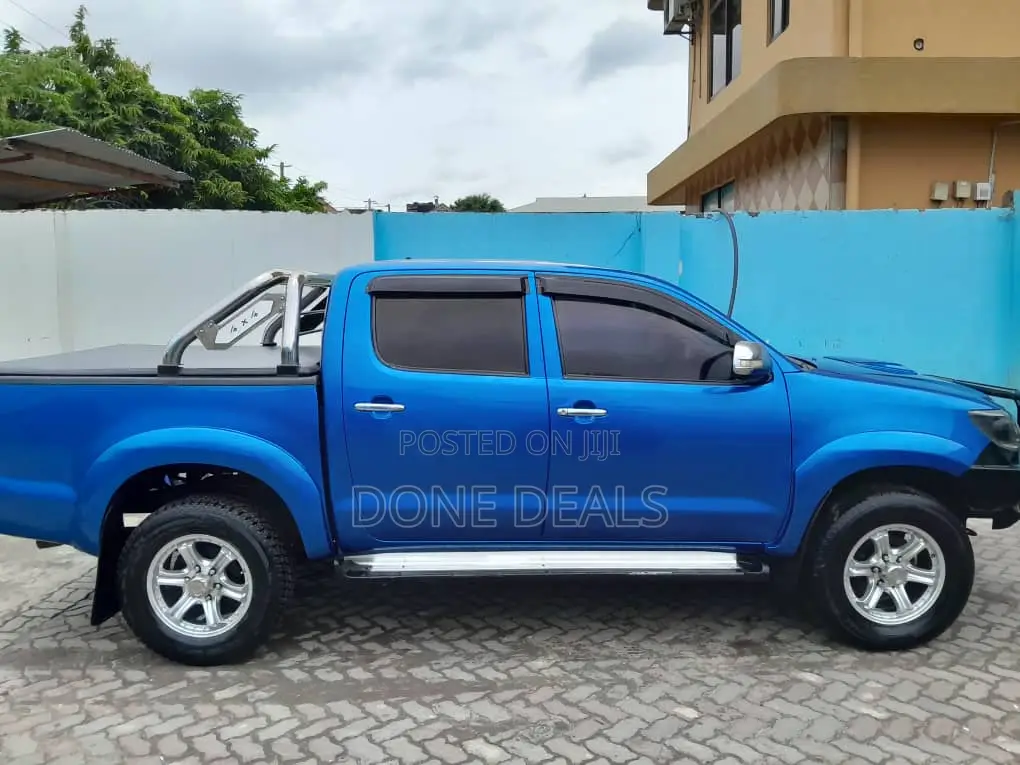 Toyota Hilux 2014 Blue