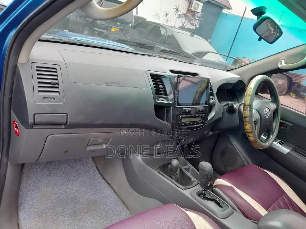 Toyota Hilux 2014 Blue