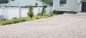 4bdrm House in Goba for sale