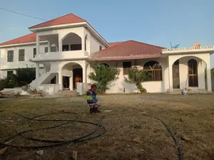 8bdrm House in Bahari Beach, Kunduchi for sale