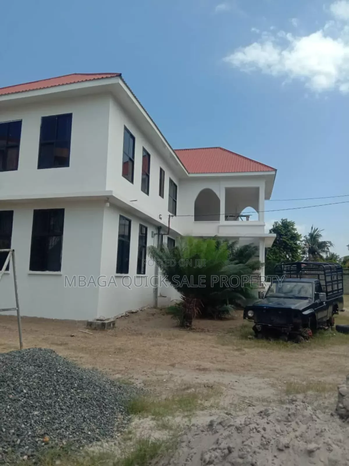 8bdrm House in Bahari Beach, Kunduchi for sale