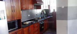 8bdrm House in Bahari Beach, Kunduchi for sale