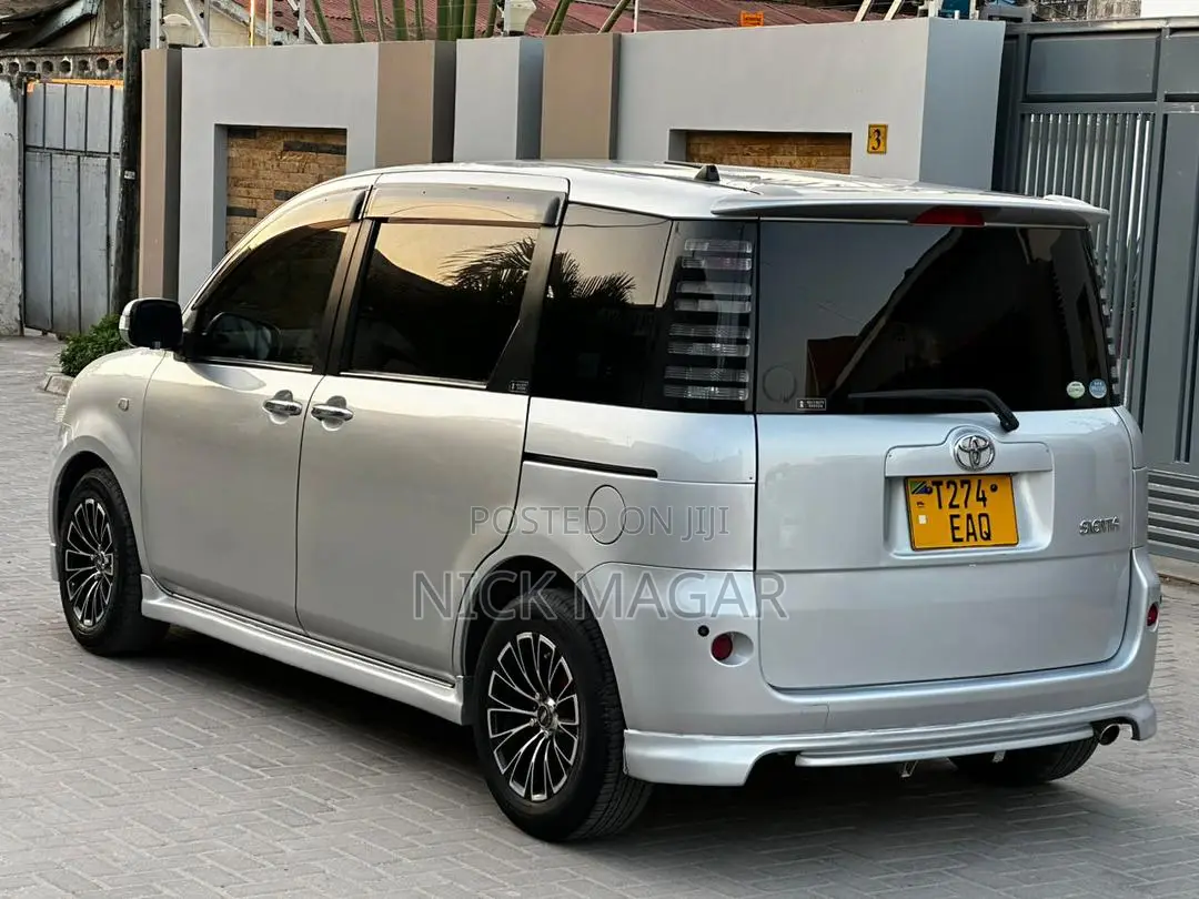 Toyota Sienta 2005 Silver
