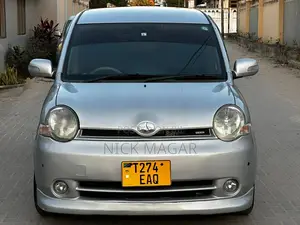 Toyota Sienta 2005 Silver