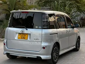 Toyota Sienta 2005 Silver