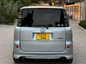 Toyota Sienta 2005 Silver