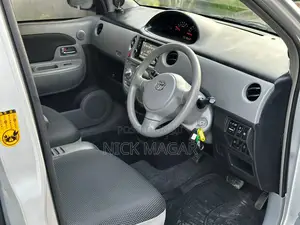 Toyota Sienta 2005 Silver