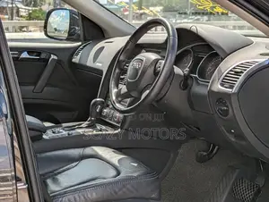 Audi Q7 2010 Black