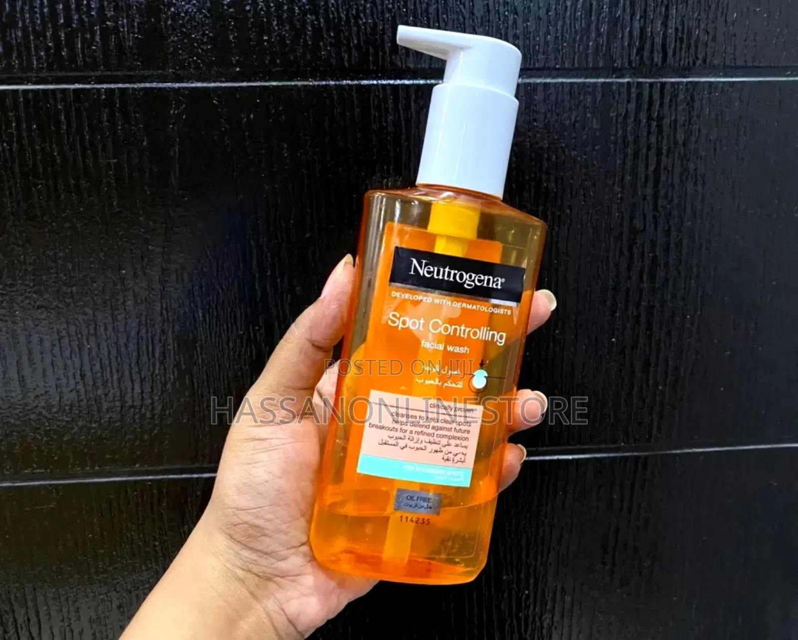 Neutrogena Spot Controlling Oil Free Facial Wash - 200ml