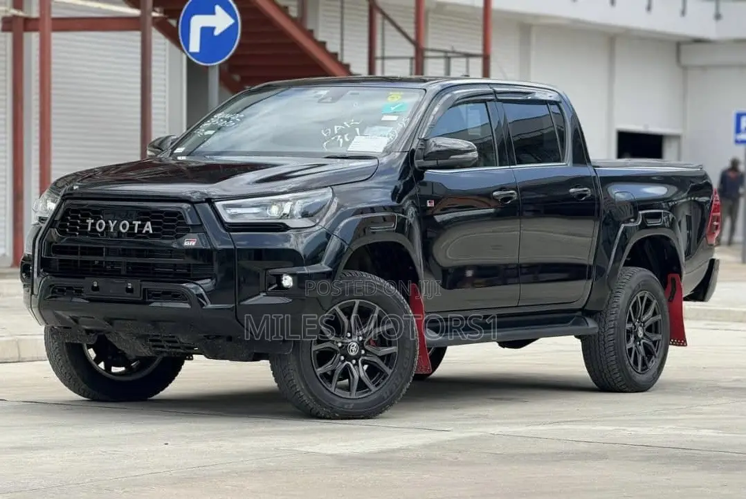 Toyota Hilux 2022 Black