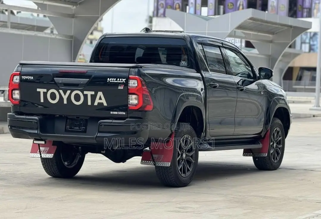 Toyota Hilux 2022 Black