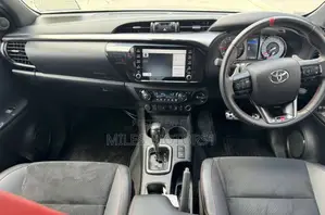 Toyota Hilux 2022 Black