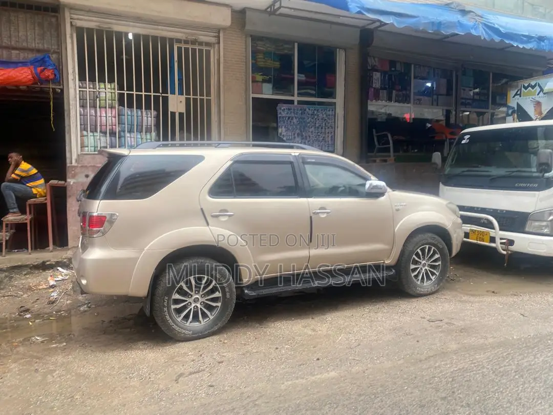 Toyota Fortuner 2004 Silver
