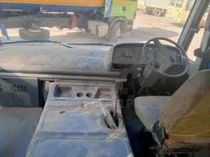 Tata Starbus Ultra Skool 2006 Orange