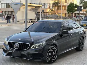 Mercedes-Benz E200 2014 Black