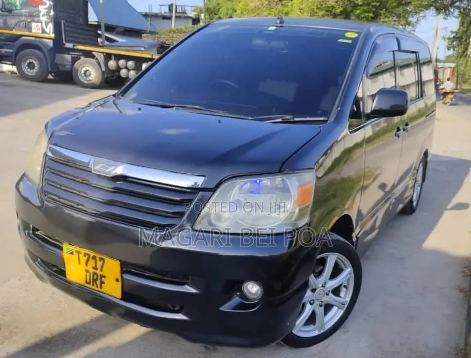 Toyota Noah 2005 Black