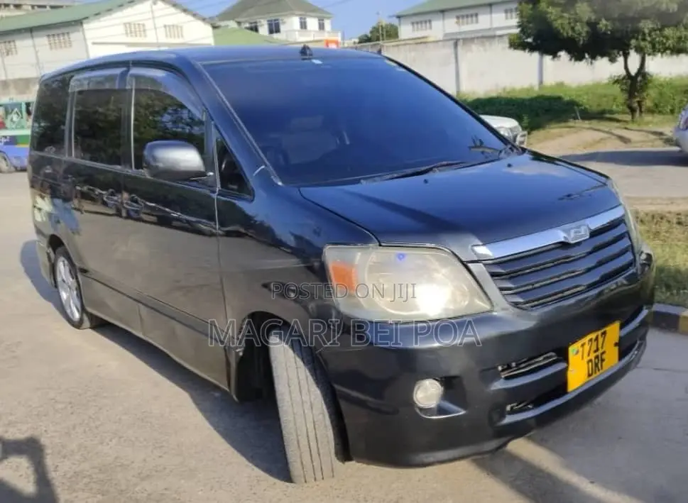 Toyota Noah 2005 Black