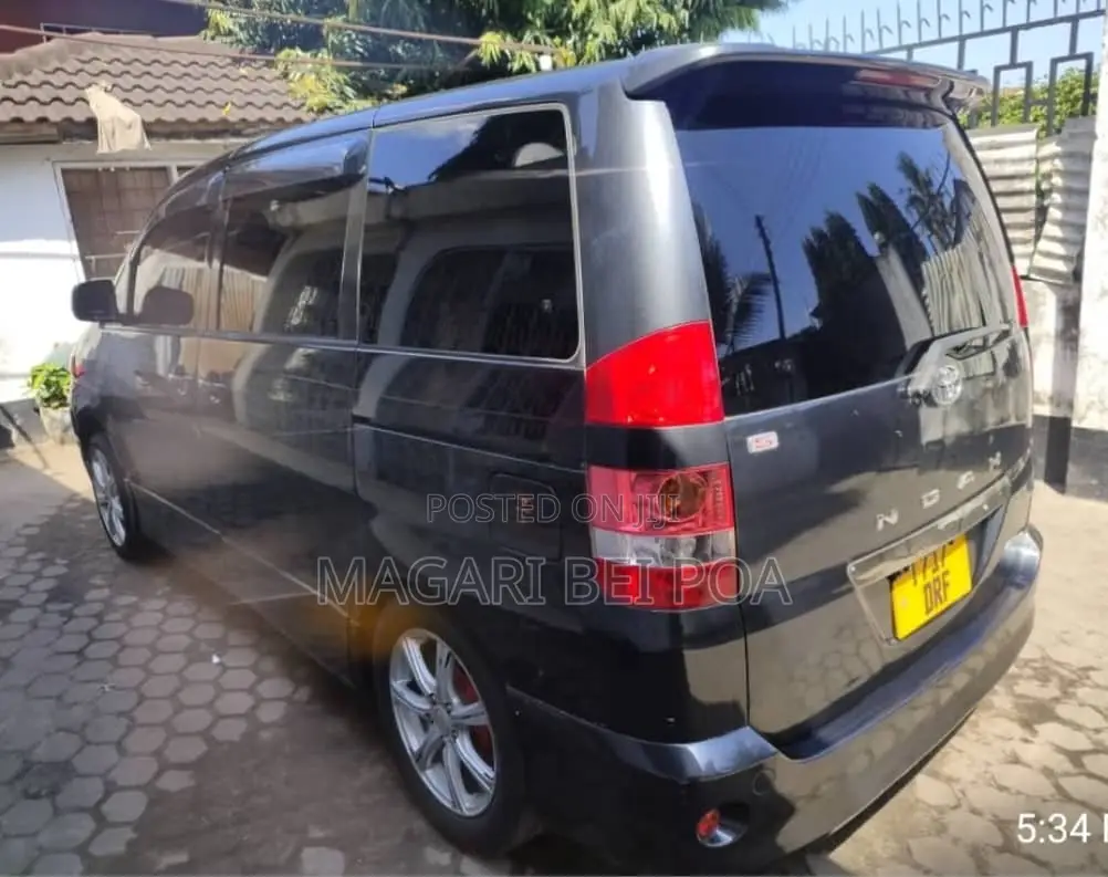 Toyota Noah 2005 Black