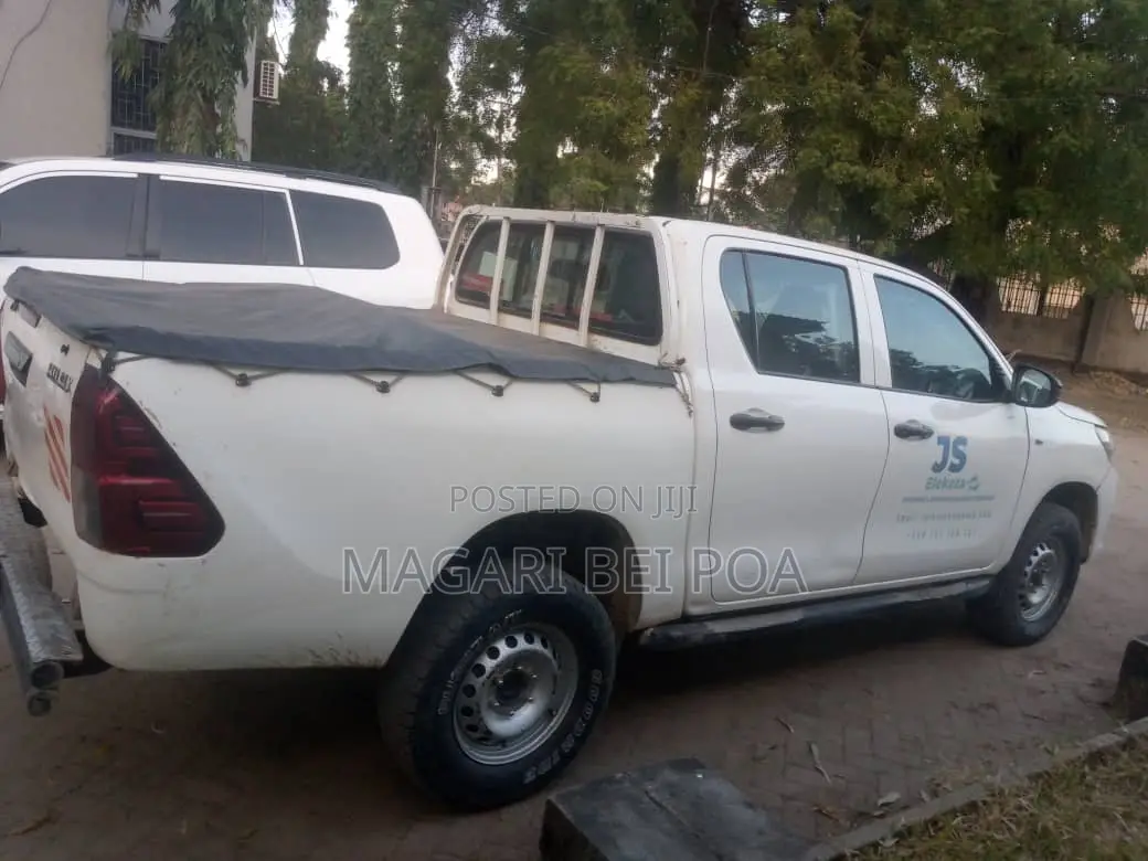 Toyota Hilux 2007 White