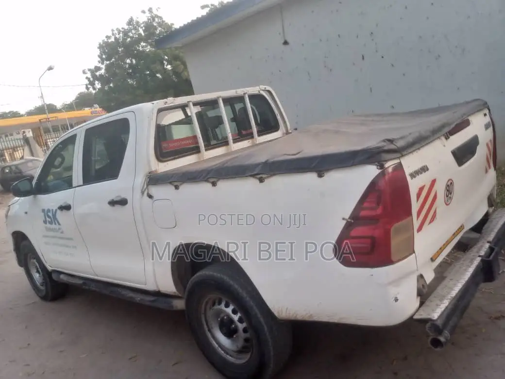 Toyota Hilux 2007 White