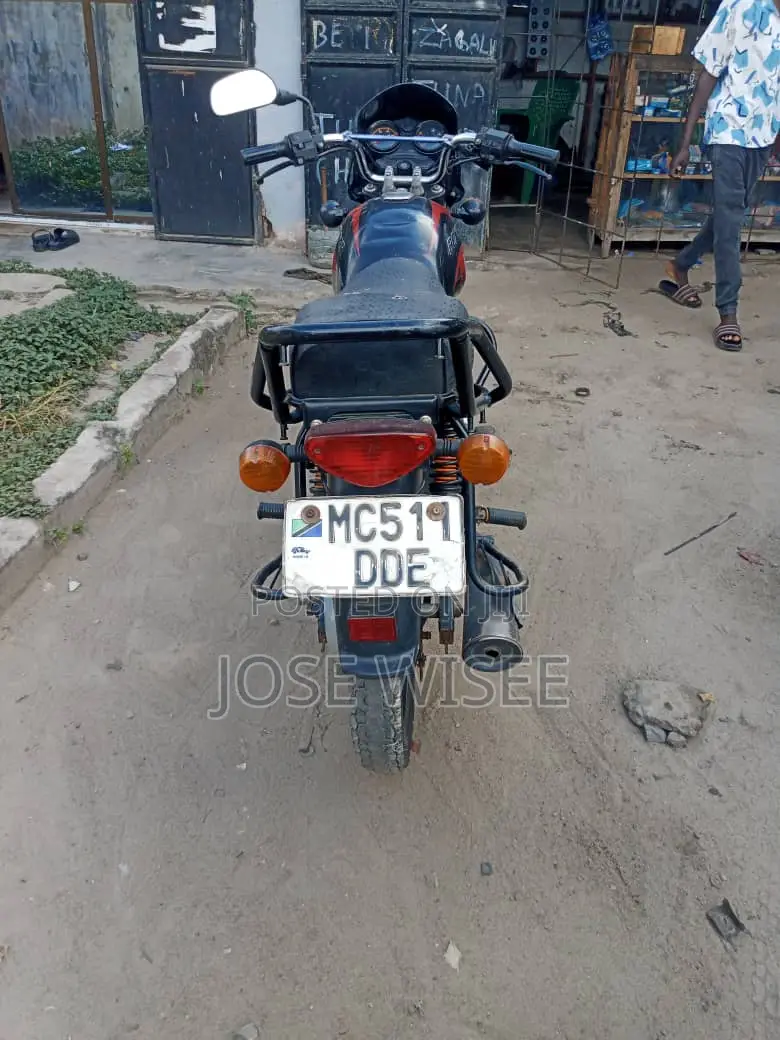 Bajaj Boxer X125 2023 Black