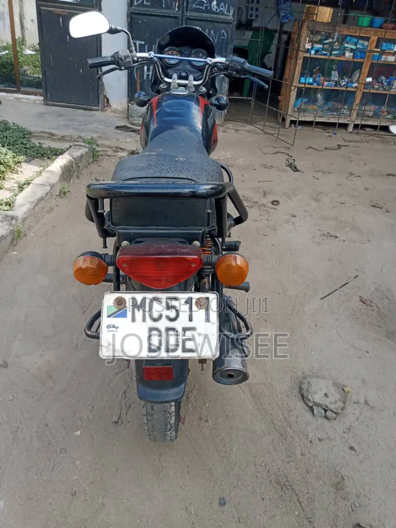 Bajaj Boxer X125 2023 Black