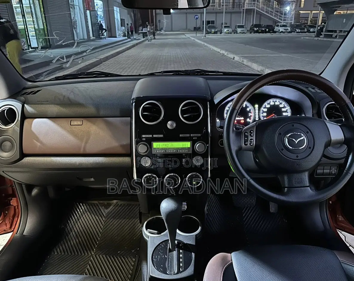 Mazda Verisa 2007 Orange