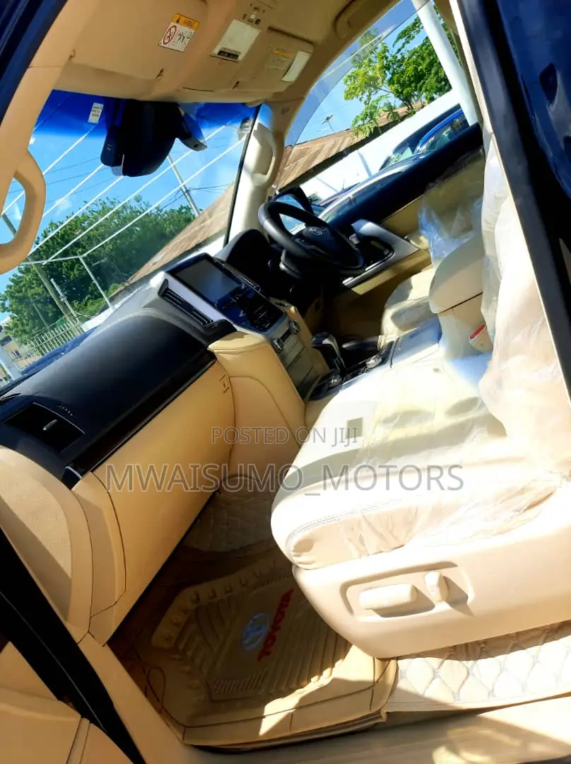 Toyota Land Cruiser 2016 Black